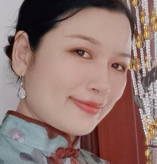 何明英