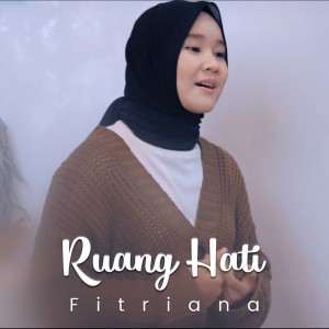 收听Fitriana的Ruang Hati歌词歌曲