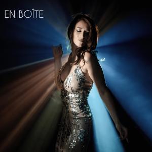 Listen to En boîte song with lyrics from Elodie