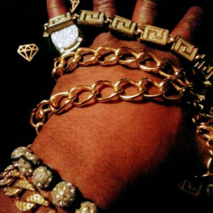 Dengarkan Cha Cha lagu dari King Dee dengan lirik