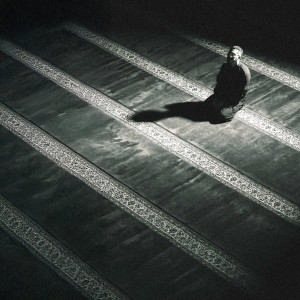 ดาวน์โหลดและฟังเพลง Sujud พร้อมเนื้อเพลงจาก Matter Mos