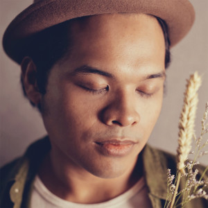 ดาวน์โหลดและฟังเพลง Waktu พร้อมเนื้อเพลงจาก Aizat Amdan