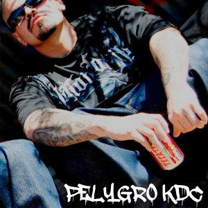 收聽Pelygro KDC的Es Lo Que Sigue歌詞歌曲