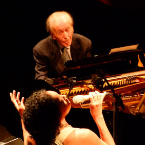 收聽Rosa Emilia Dias的Disse Alguém (All of me) (feat. Renato Sellani) (Live)歌詞歌曲