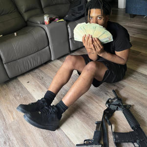 收聽Biglik23的Lost Files (feat. phxbia) (Explicit)歌詞歌曲