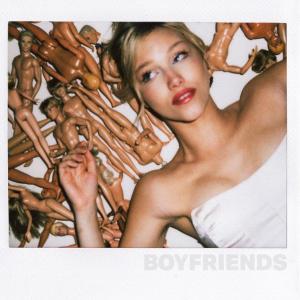 ดาวน์โหลดและฟังเพลง Boyfriends พร้อมเนื้อเพลงจาก Grace VanderWaal