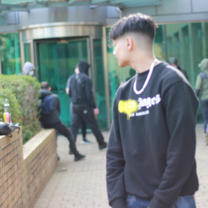 ดาวน์โหลดและฟังเพลง Addicted พร้อมเนื้อเพลงจาก Barbz