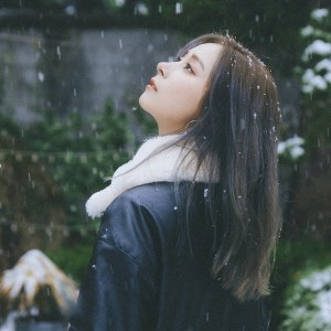 Listen to 가식 (feat. The Hills) (In past) song with lyrics from Midnight Bloo