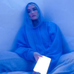 收听Mikaela Stenmo的I Need to Go Out歌词歌曲