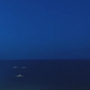 Dengarkan 푸른 희망 lagu dari 도우진 dengan lirik