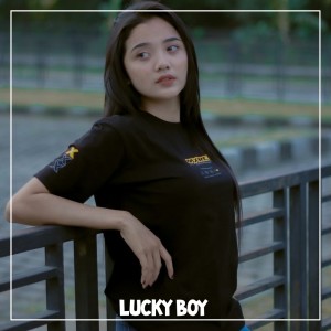 Dengarkan Lucky Boy lagu dari Dj Tanti dengan lirik