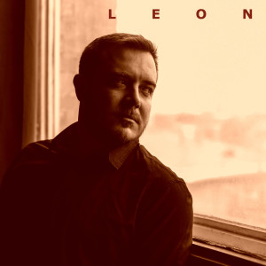 收聽LEON的Страх歌詞歌曲