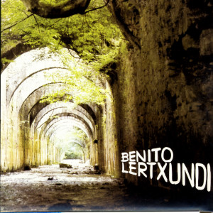 ดาวน์โหลดและฟังเพลง Mundian malerusik พร้อมเนื้อเพลงจาก Benito Lertxundi
