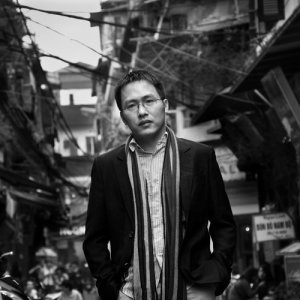 ดาวน์โหลดและฟังเพลง Vùng Lá Me Bay พร้อมเนื้อเพลงจาก Ngô Quang Vinh