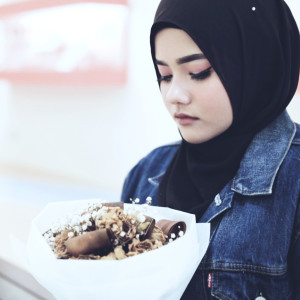 Dengarkan lagu Kata Rindu nyanyian Nur Athirah dengan lirik