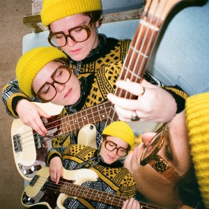 ดาวน์โหลดและฟังเพลง THE TRAIN พร้อมเนื้อเพลงจาก Jax Anderson