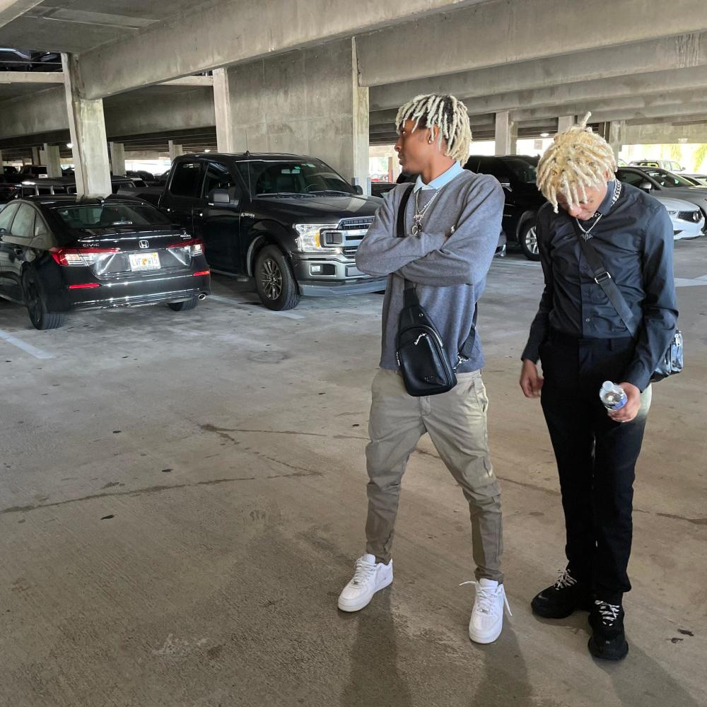 luv is war (feat. Snow Banks) (Explicit)