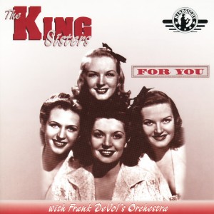ดาวน์โหลดและฟังเพลง When The Swallows Come Back To Capistrano พร้อมเนื้อเพลงจาก The King Sisters