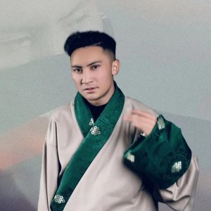 收听呷亚尼玛的生活的旋律歌词歌曲