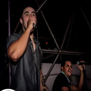 Listen to Hasta El Amanecer (En Vivo) song with lyrics from Roy Ace