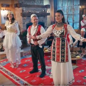 ดาวน์โหลดและฟังเพลง Ma ka lujt djali kapuqin พร้อมเนื้อเพลงจาก Fatmir Hoxha