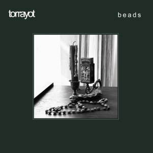 ดาวน์โหลดและฟังเพลง Beads พร้อมเนื้อเพลงจาก torrayot