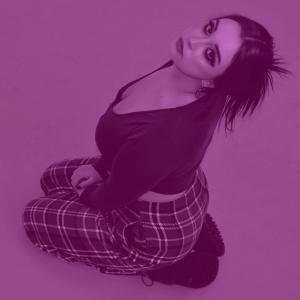 收聽Priestess的LDN歌詞歌曲