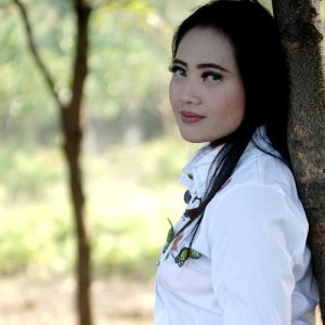 Listen to Racun Asmara song with lyrics from Githa Gusmania