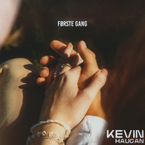 收聽Kevin Haugan的Første Gang歌詞歌曲
