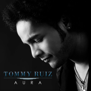 Listen to Caliente song with lyrics from Tommy Ruiz
