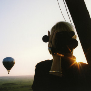 Dengarkan Pictures lagu dari Van Common dengan lirik