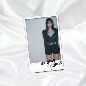 ดาวน์โหลดและฟังเพลง Playing Games พร้อมเนื้อเพลงจาก SIM2