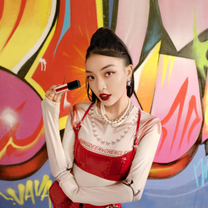 收聽VAVA 毛衍七的Red Lipstick On歌詞歌曲