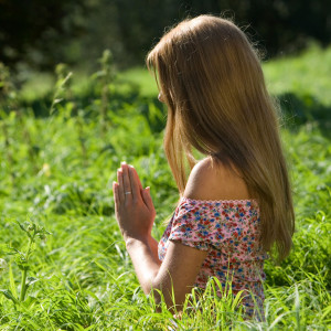 Deep Sleep Meditation Radio的專輯Beyond Stillness: Celestial Meditations for Soulful Connection