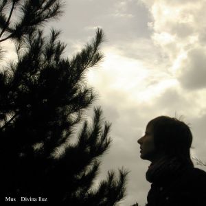 ดาวน์โหลดและฟังเพลง Sola พร้อมเนื้อเพลงจาก Mus