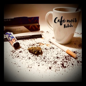ดาวน์โหลดและฟังเพลง Café noir (Explicit) พร้อมเนื้อเพลงจาก Retah (La Chronik)
