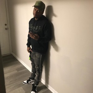 收聽Dat Boi E的Can't Complain (Explicit)歌詞歌曲