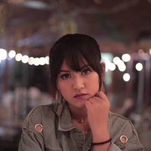ดาวน์โหลดและฟังเพลง ati dudu wesi (Live) พร้อมเนื้อเพลงจาก Happy Asmara
