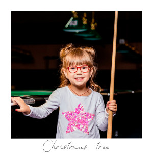 ดาวน์โหลดและฟังเพลง Christmas Tree พร้อมเนื้อเพลงจาก Caroline Didyk