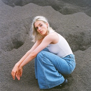 收聽Ives.的All Night Long歌詞歌曲