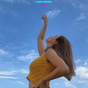 Dengarkan lagu Лето nyanyian lildiseer dengan lirik