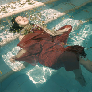 ดาวน์โหลดและฟังเพลง Break พร้อมเนื้อเพลงจาก ena mori