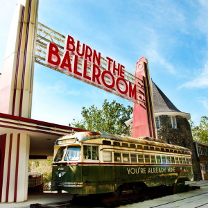 收聽Burn The Ballroom的And It Begins...歌詞歌曲