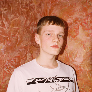 收聽Luca Eck的Walking the Edge歌詞歌曲