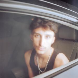 Y1 Mardel的專輯paranoiddd