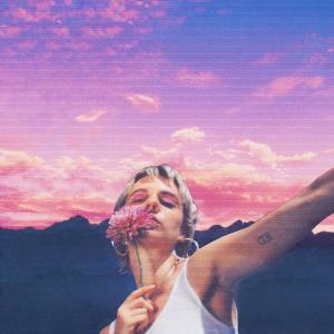收聽Charli XCX的Porsche (feat. MØ)歌詞歌曲