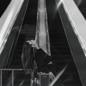 ดาวน์โหลดและฟังเพลง Именно ты พร้อมเนื้อเพลงจาก Indi Edilbayeva