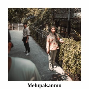 Listen to Melupakanmu song with lyrics from Ezly Syazwan