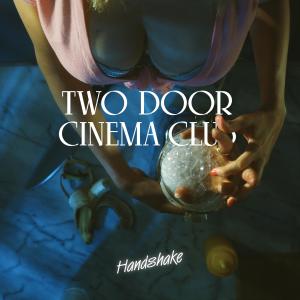 收聽Two Door Cinema Club的Handshake (Amtrac Remix)歌詞歌曲