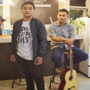 Dengarkan lagu Terlelap Bersamamu nyanyian Pantofi dengan lirik